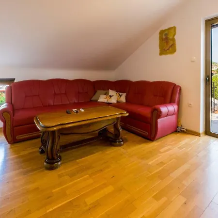 Apartment Pericic Zuti *