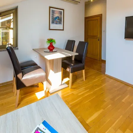 Pericic Zuti Apartman *