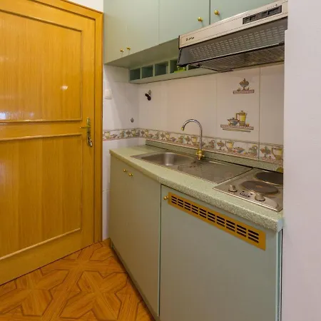 Apartment Pericic Zuti *